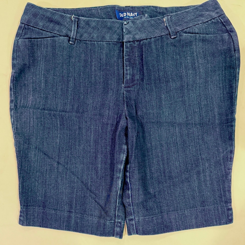 Old Navy Bermuda Jean Short Size 12 7 inch